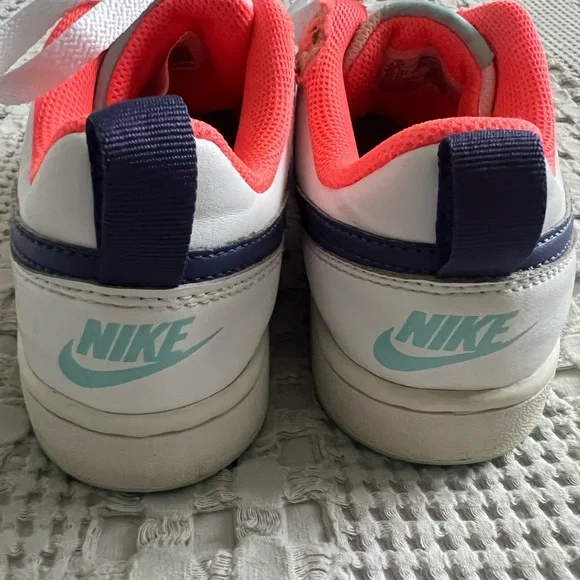 Kids Nike sneakers size 4.5Y - Picture 5 of 7